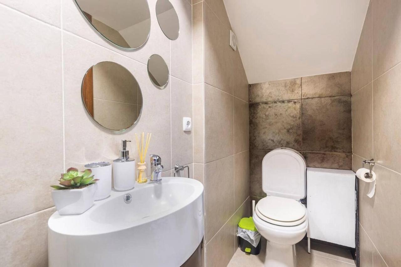 Modern Private Suite With Balcony & Bathroom - King And Queen Beds Вила-Нова-ди-Гая Экстерьер фото