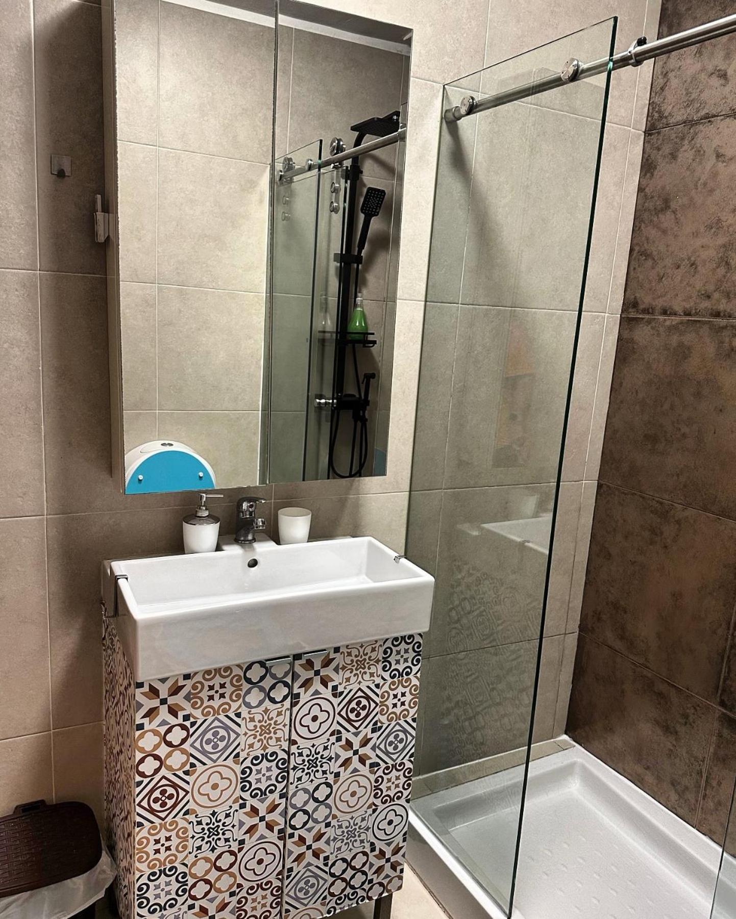 Modern Private Suite With Balcony & Bathroom - King And Queen Beds Вила-Нова-ди-Гая Экстерьер фото